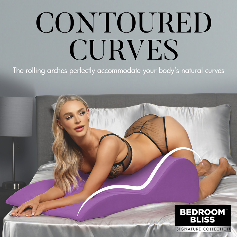 Contoured Love Cushion - Image 2